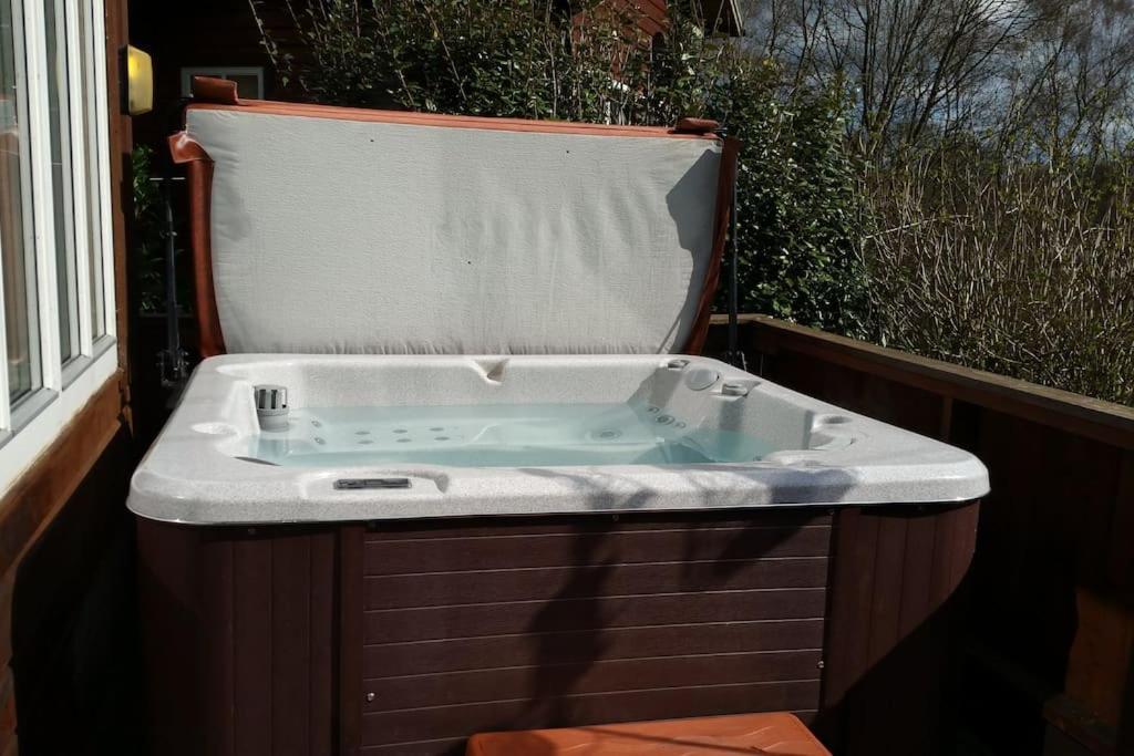 Rudyard Luxury Peak District Lodge, Hot Tub, Log Burner, Nr Lake מראה חיצוני תמונה